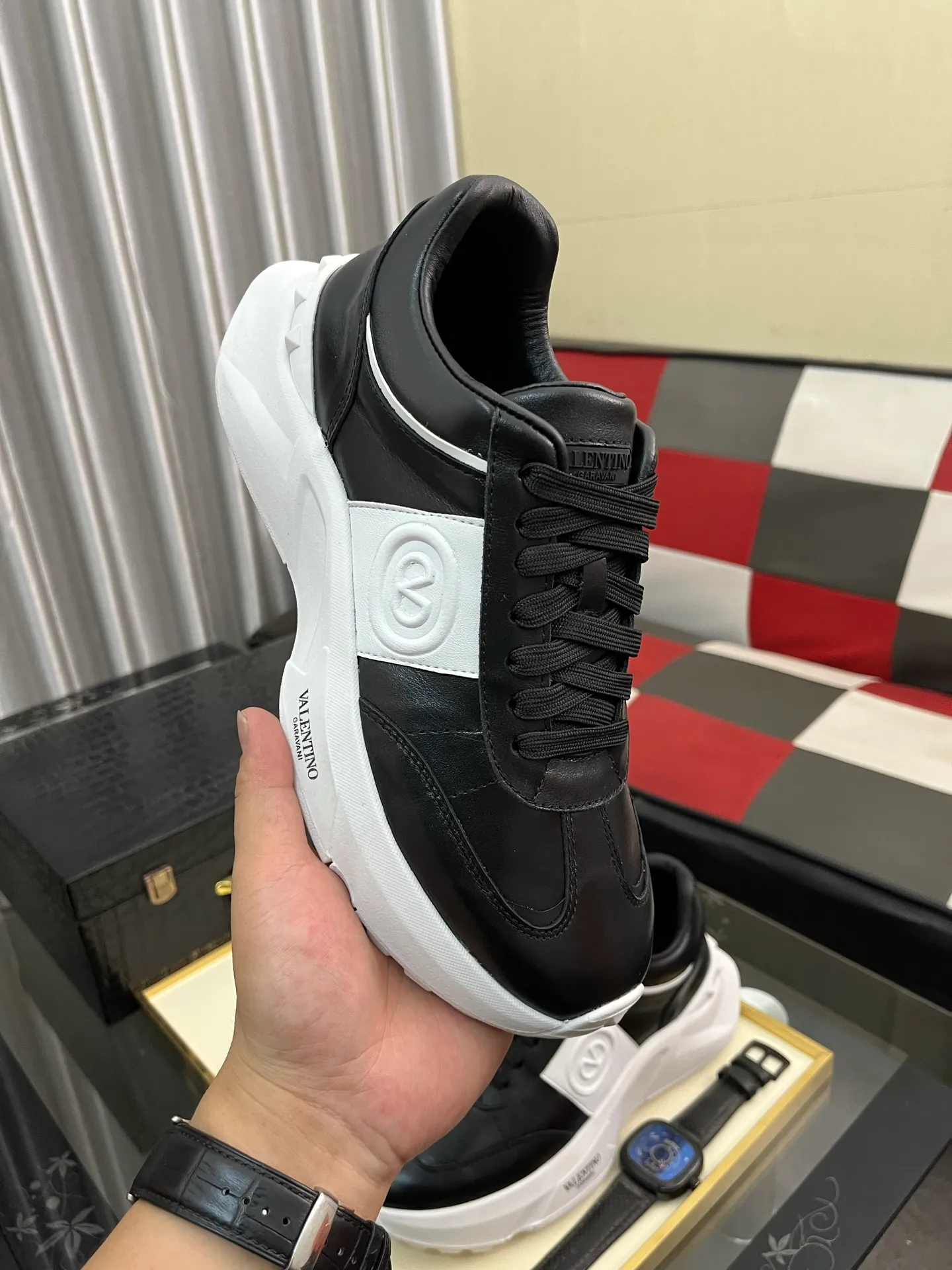 Men's shoes 💰480⌚️⌚️ VALENTINO Valentino's 2024 ss spring and summer new hot casual sports shoes, imported elastic fabric upper ➕The heel is Warren's exclusive rivet shape. The whole is very representative, the combined outsole is really easy to wear and very comfortable on the foot ~ Comes with **4 cm, classic, comfortable and versatile! Size: 38-442️⃣Colors available